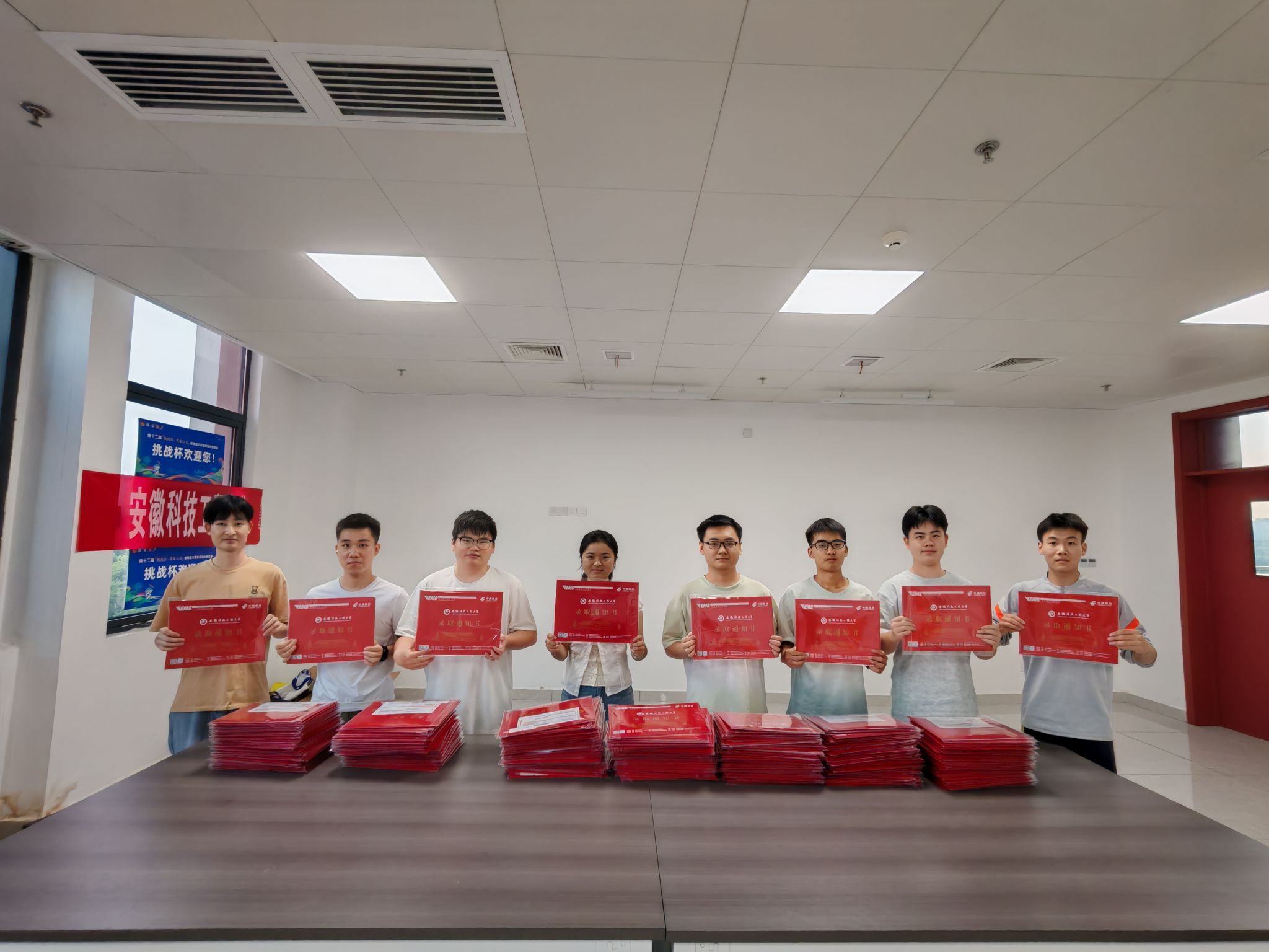 人工智能学院完成2026级新生录取通知书封装邮寄工作